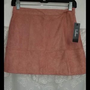 😍Hot Lulu’s suede style Skirt 💎Lit like a 🎄